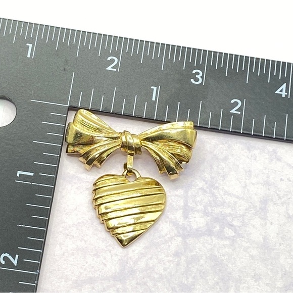 AVON Bow & Heart Dangle Brooch Vintage - Picture 3 of 6